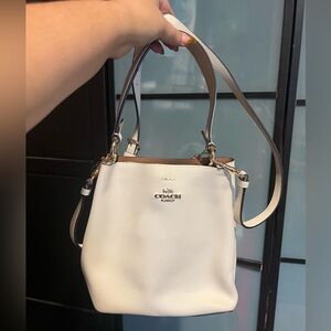 Coach - SMALL TOWN BUCKET BAG